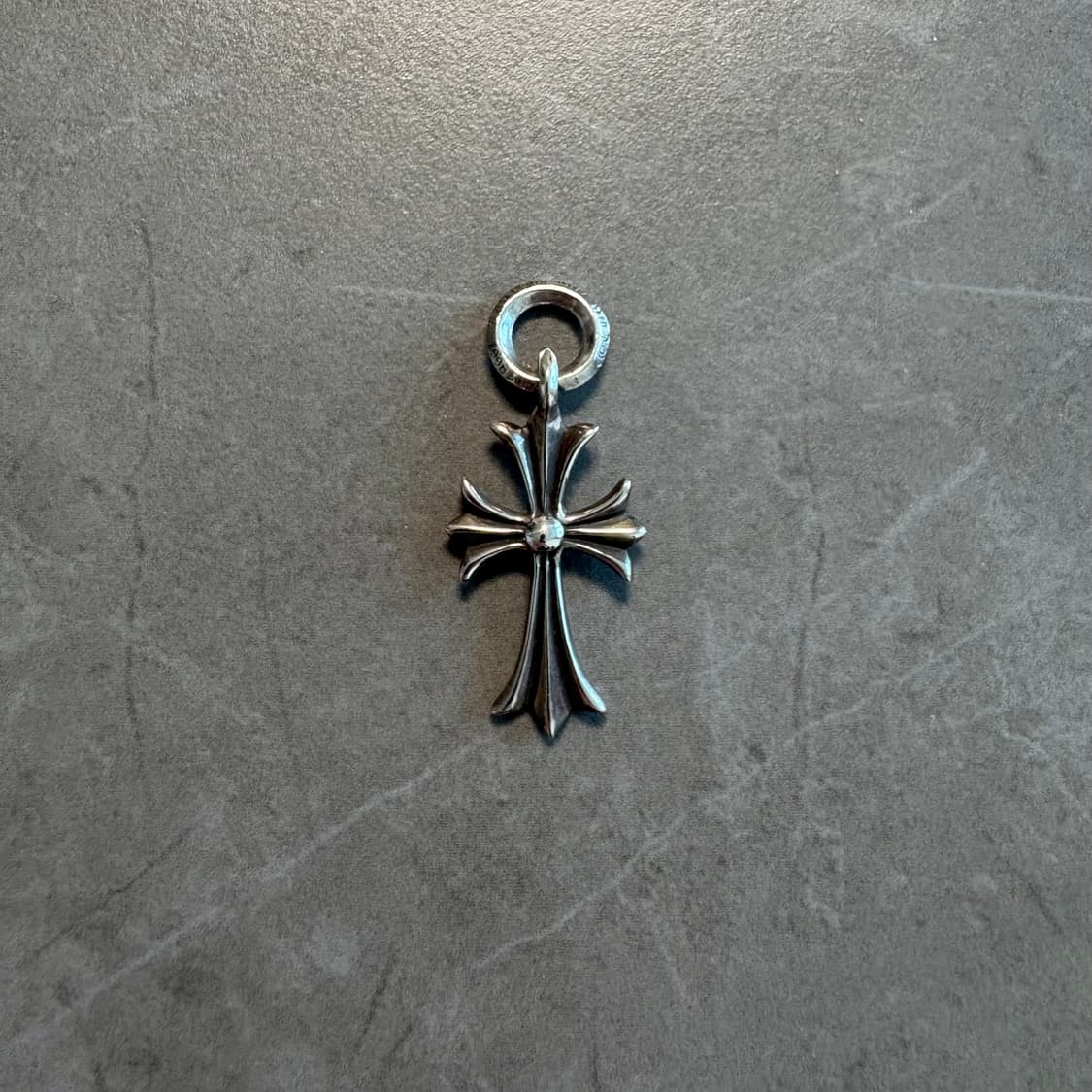 크롬하츠 타이니 크로스 펜던트 상품이미지1