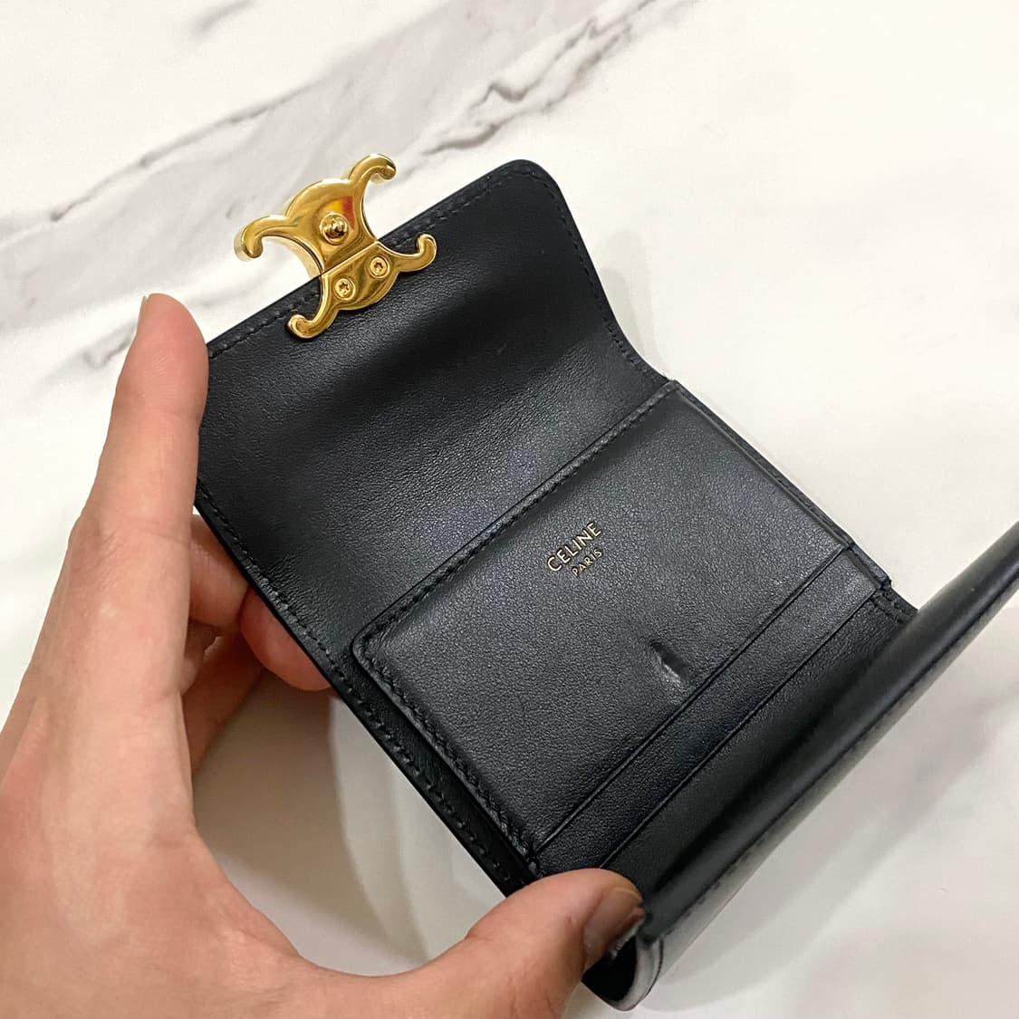 셀린느 컴팩트 월렛 코인 트리옹프 샤이니 카프스킨 여성 반지갑 블랙 정품 상품이미지7