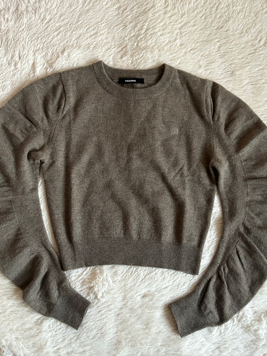 다이애그널 셔링 볼륨 슬리브 니트 탑 브라운 상품이미지5