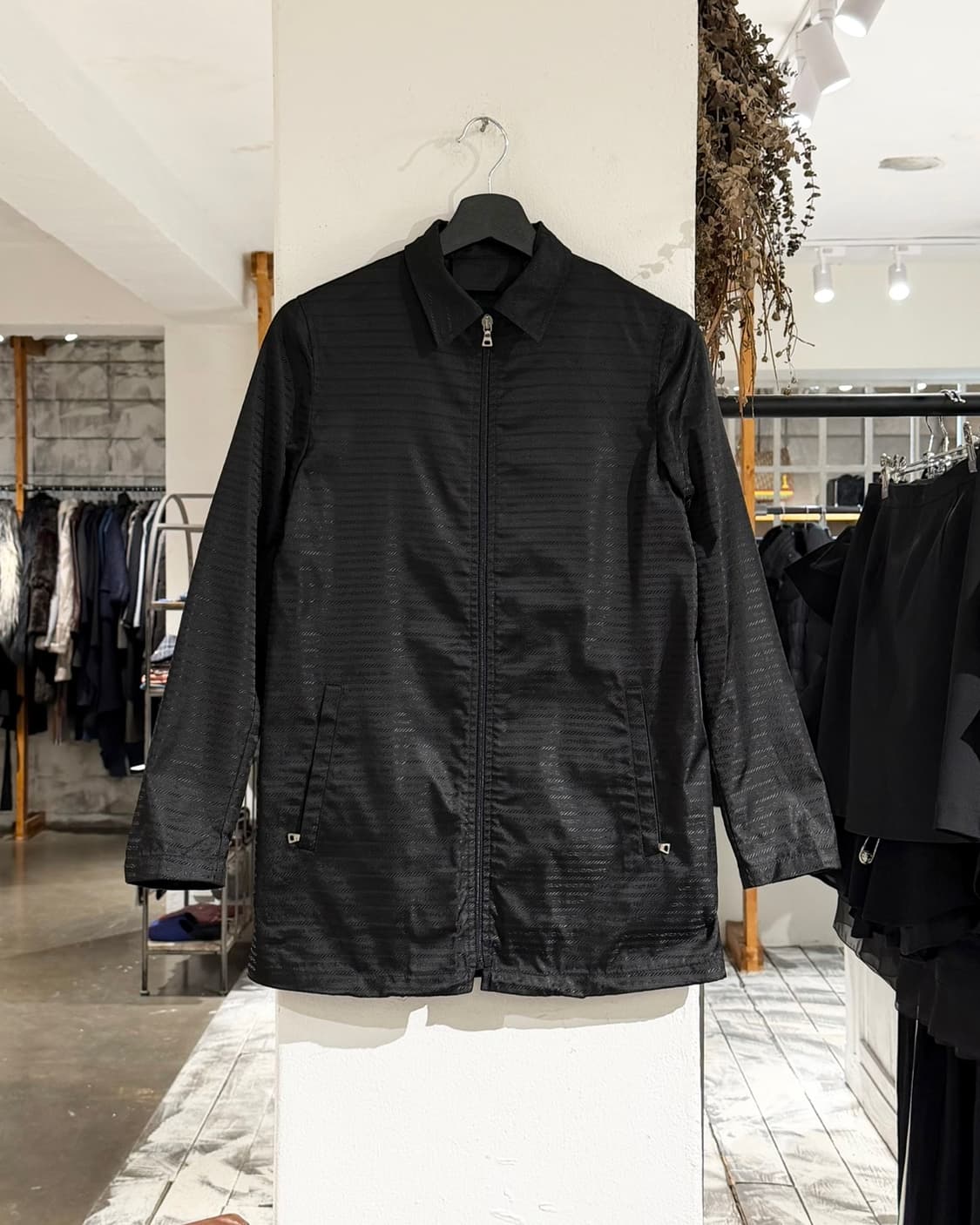 프라다 블랙 로고 패턴 나일론 집업 자켓 상품이미지1