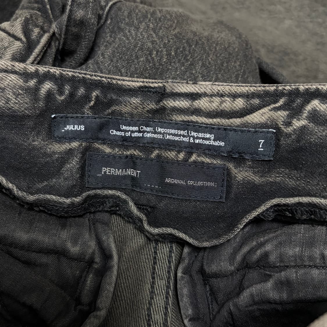 [새상품/1] 율리우스 25SS 12oz 데님 와이드 가스마스크 카고팬츠 상품이미지8