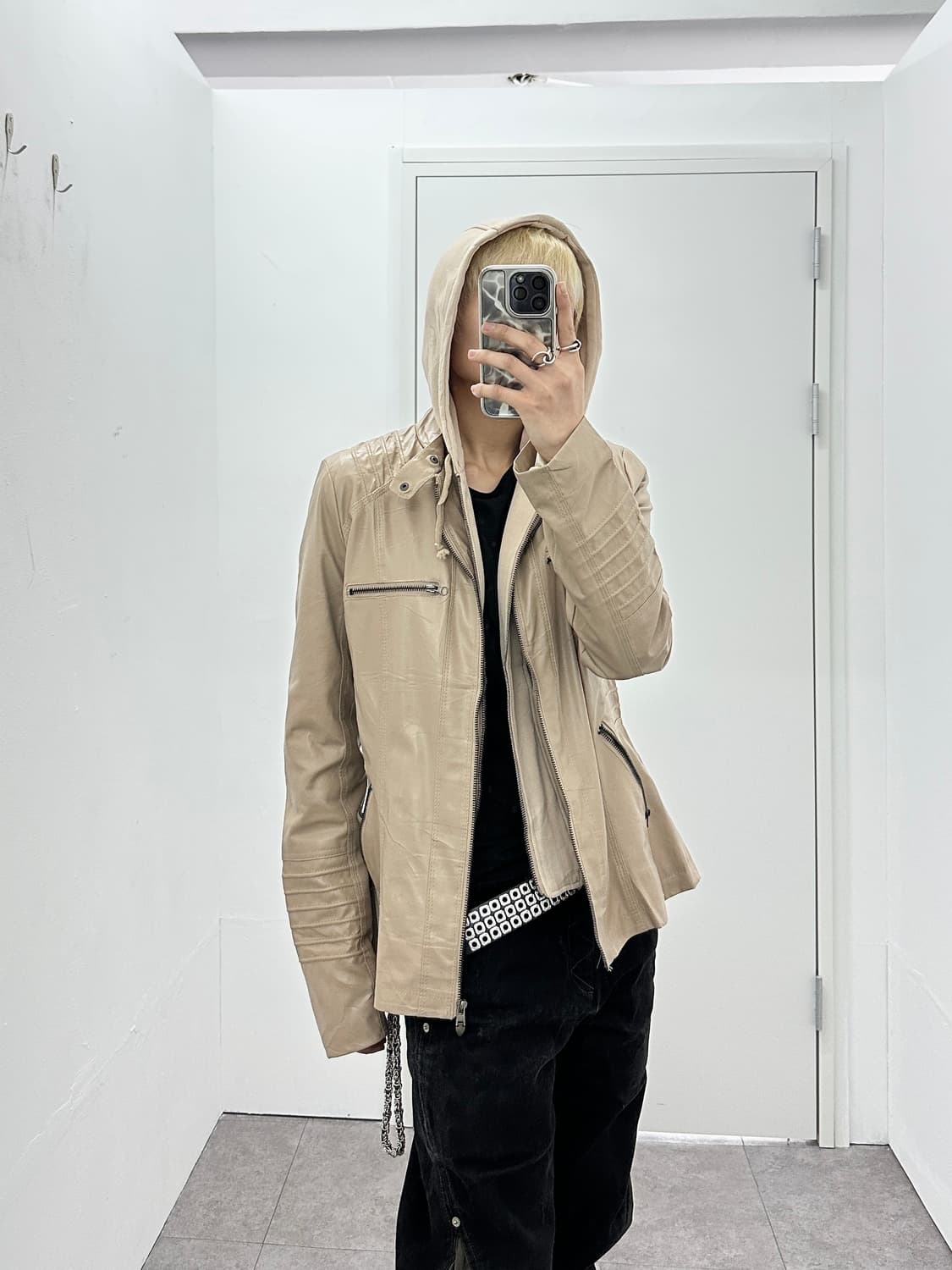 Beige hood layered fake leather motor ja 상품이미지1