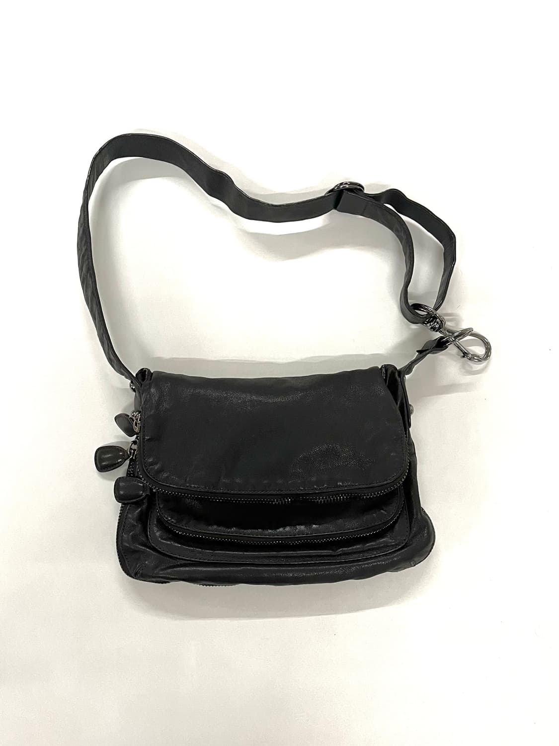 도나카란 컬렉션 지퍼 레더백 상품이미지1