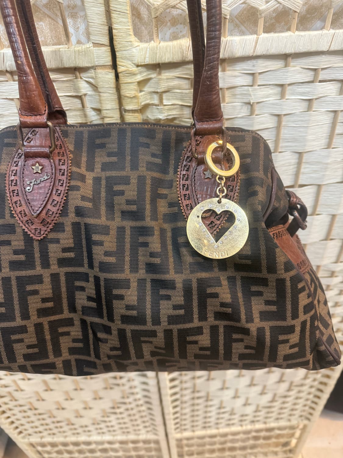 정품 펜디 주카 쇼퍼백 팝니다 상품이미지2