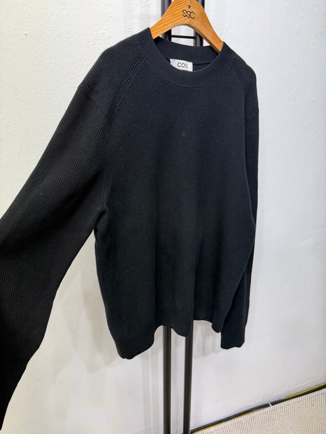 정품) COS 코스 남성 레귤러핏 블랙 니트 스웨터 M 상품이미지2