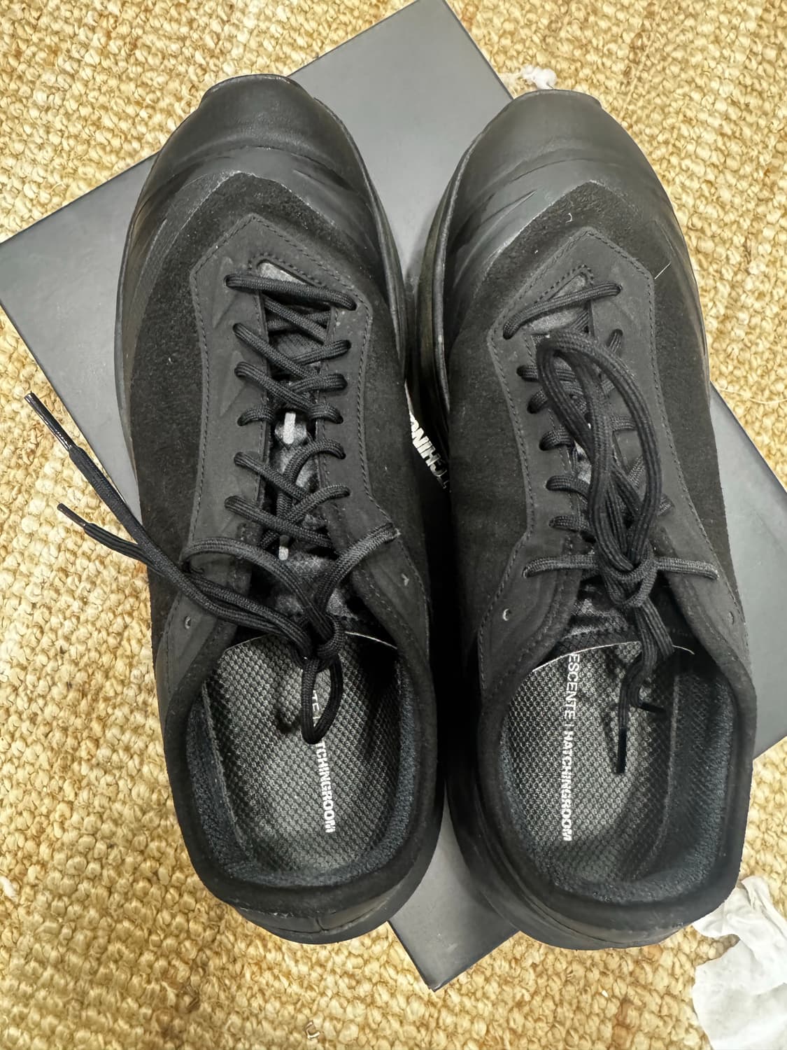 해칭룸 데상트 트레일 러닝화 블랙 280 상품이미지2