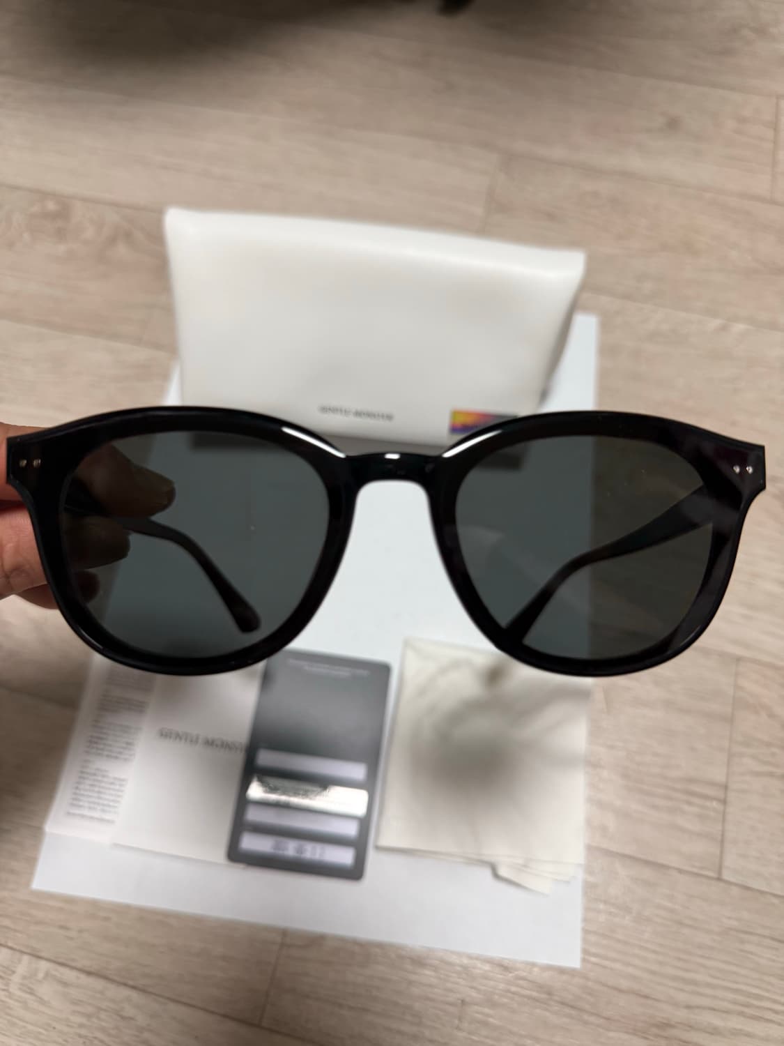 젠틀몬스터 제이드(01)팝니다. 상품이미지5