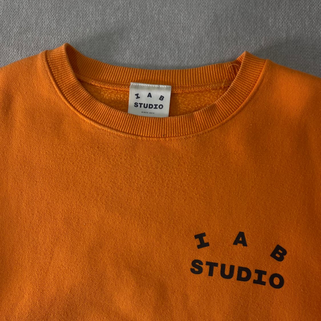 100 아이앱스튜디오 두산 오렌지 맨투맨  상품이미지3