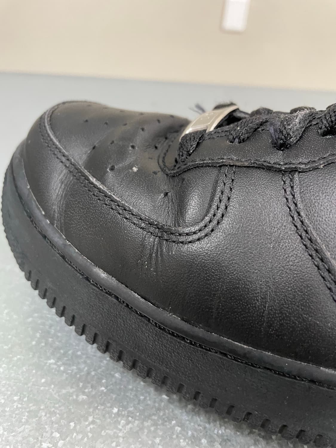 나이키 에어포스1 트리플 블랙 255 상품이미지8