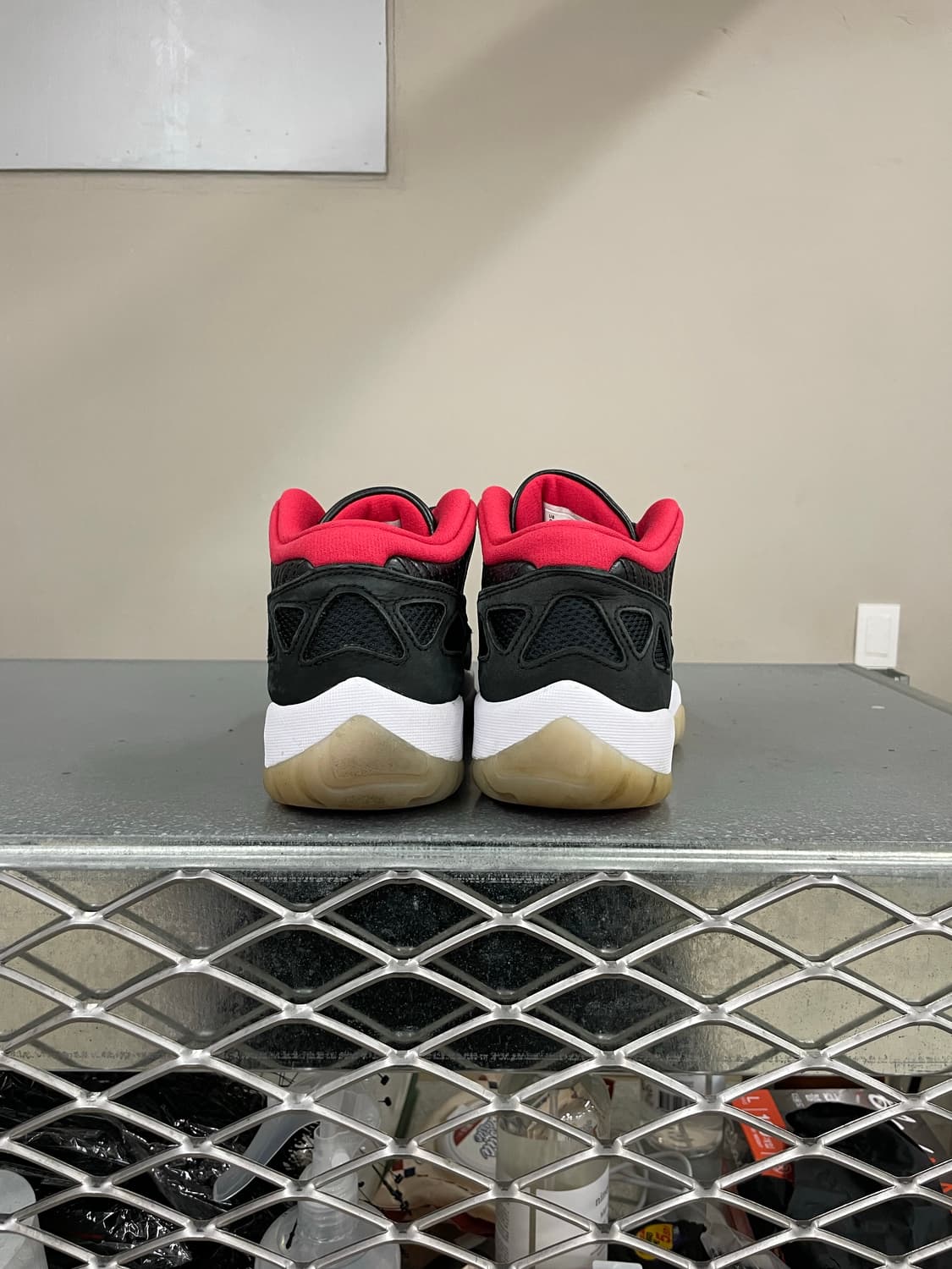 조던 11 레트로 로우 IE 브레드 270 상품이미지3