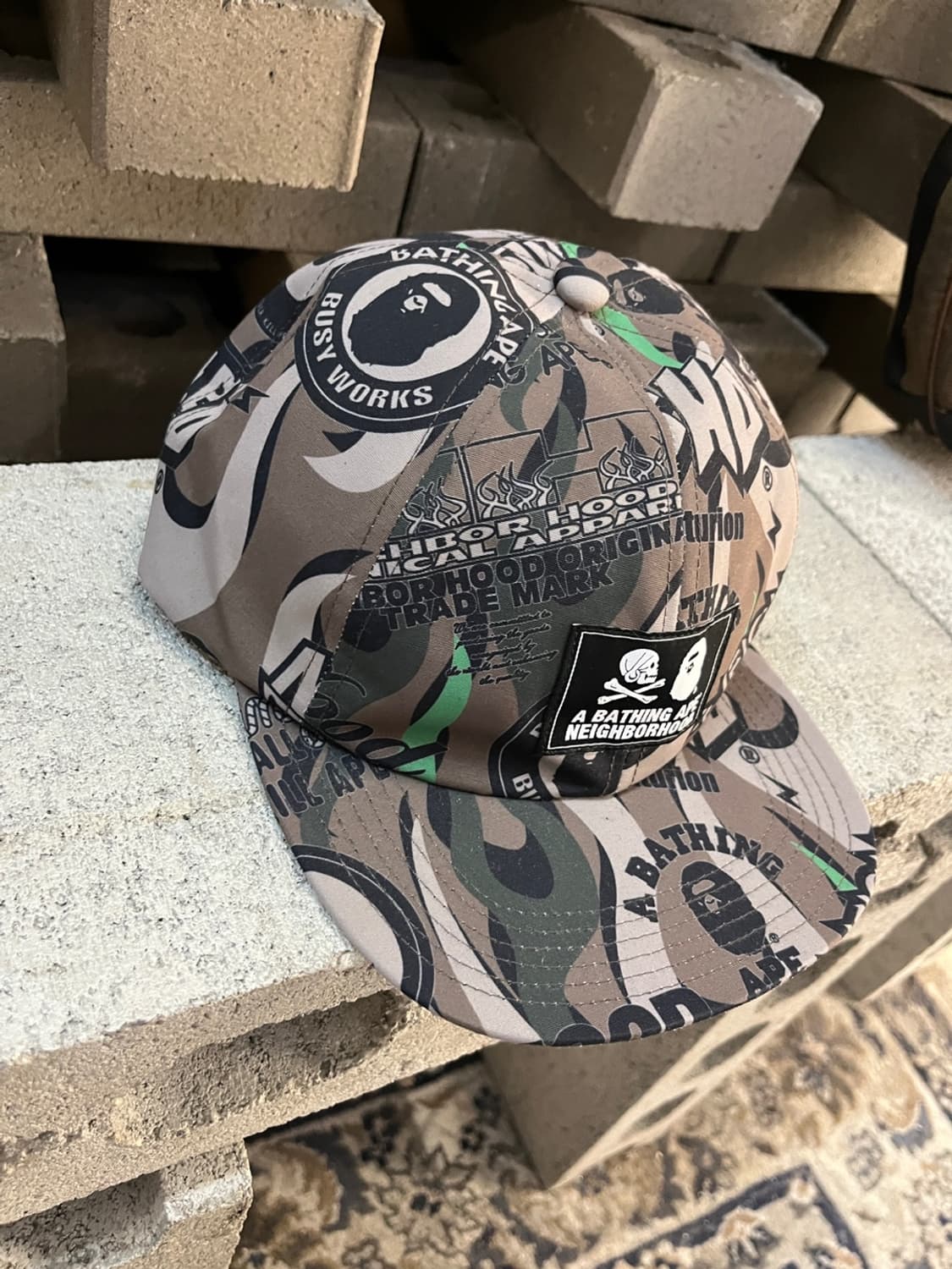 베이프 x 네이버후드 그래픽 스냅백 캡 상품이미지2