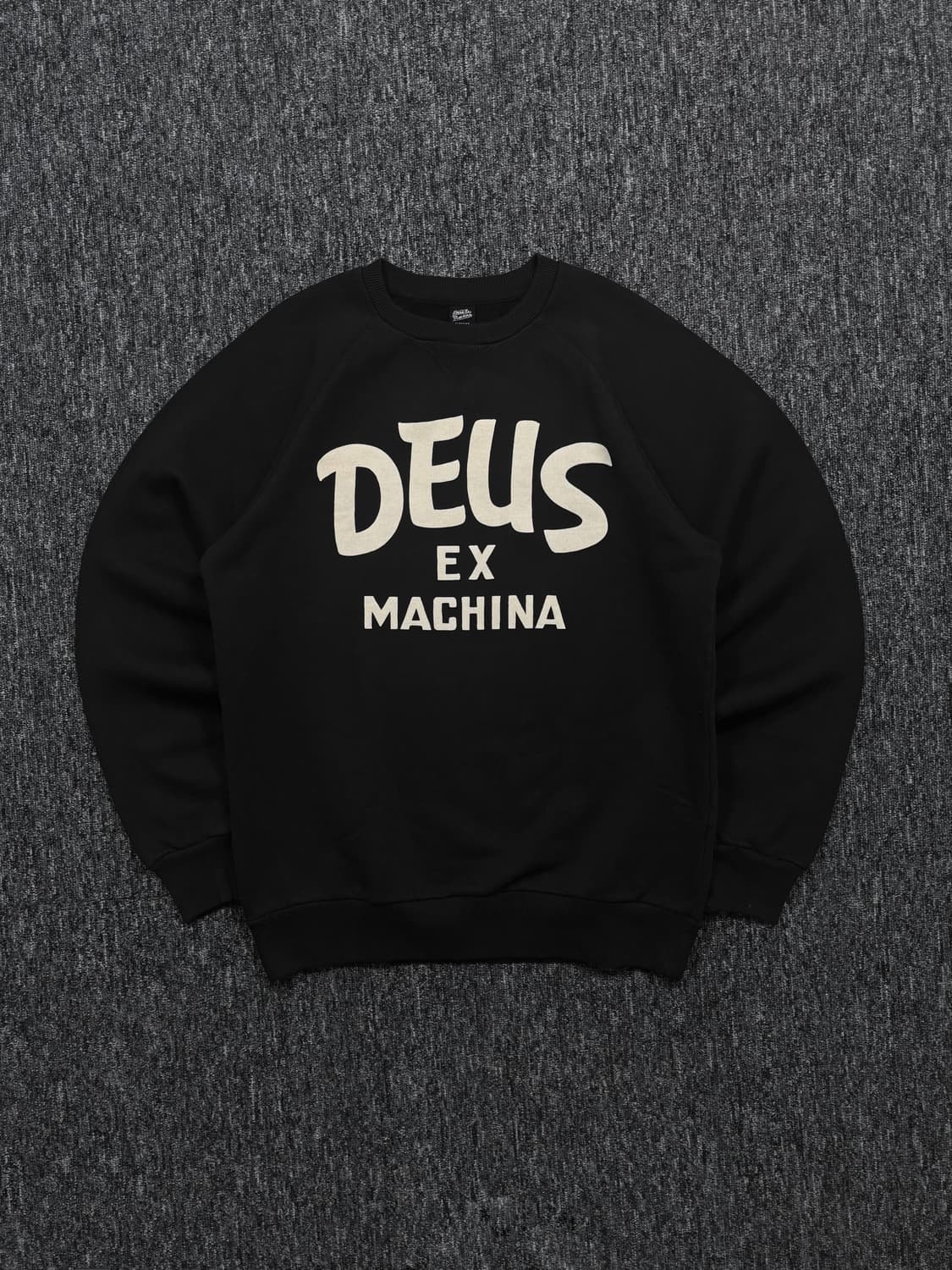 데우스 엑스 마키나 빅로고 블랙 맨투맨 상품이미지3