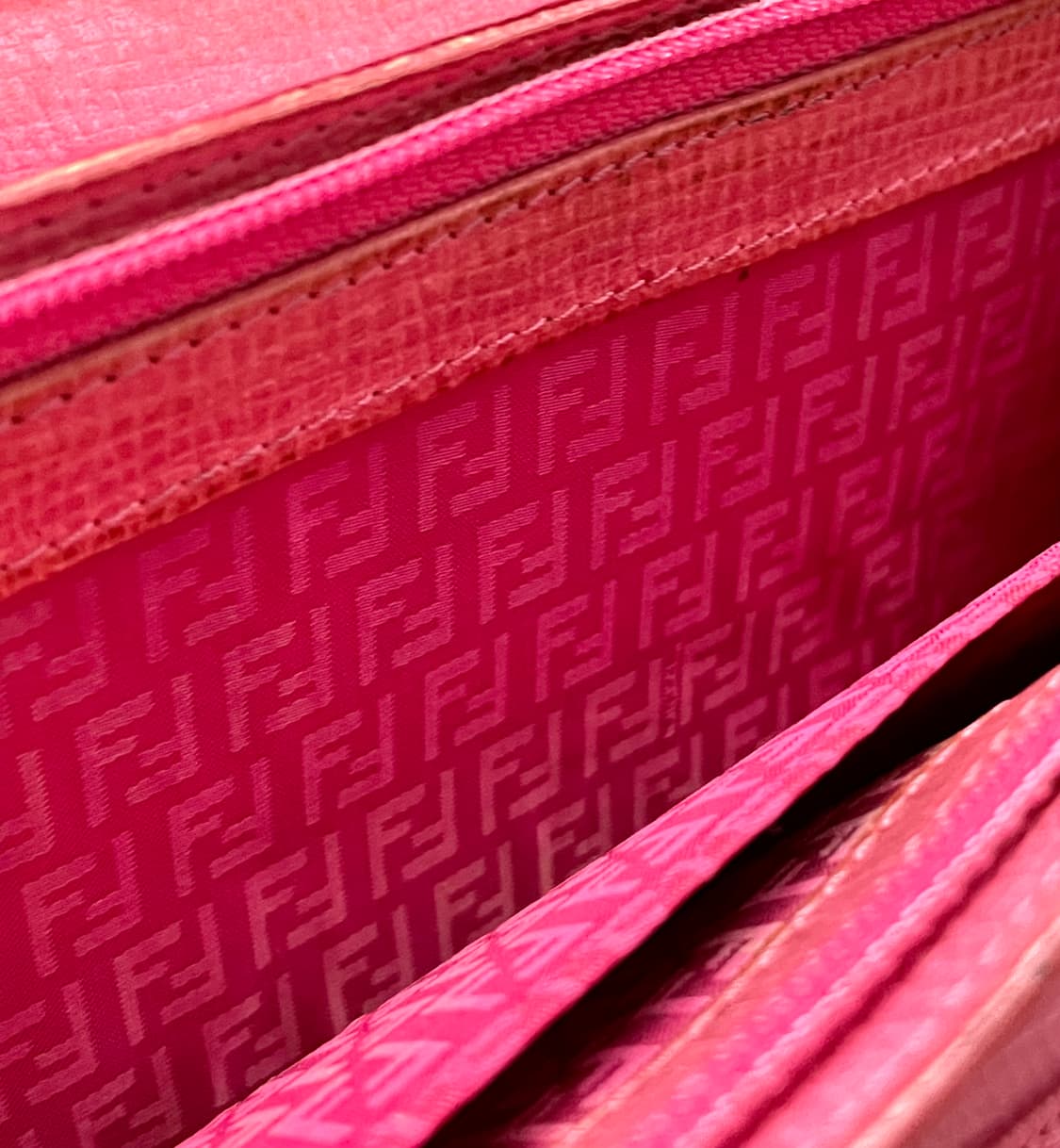[정품] 펜디 주카 FF 지갑 장지갑 핑크 안감 상품이미지6