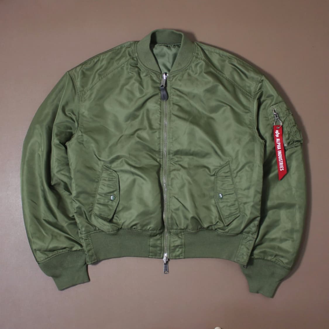 알파 인더스트리 MA-1 플라이트 자켓 세이지그린 상품이미지1