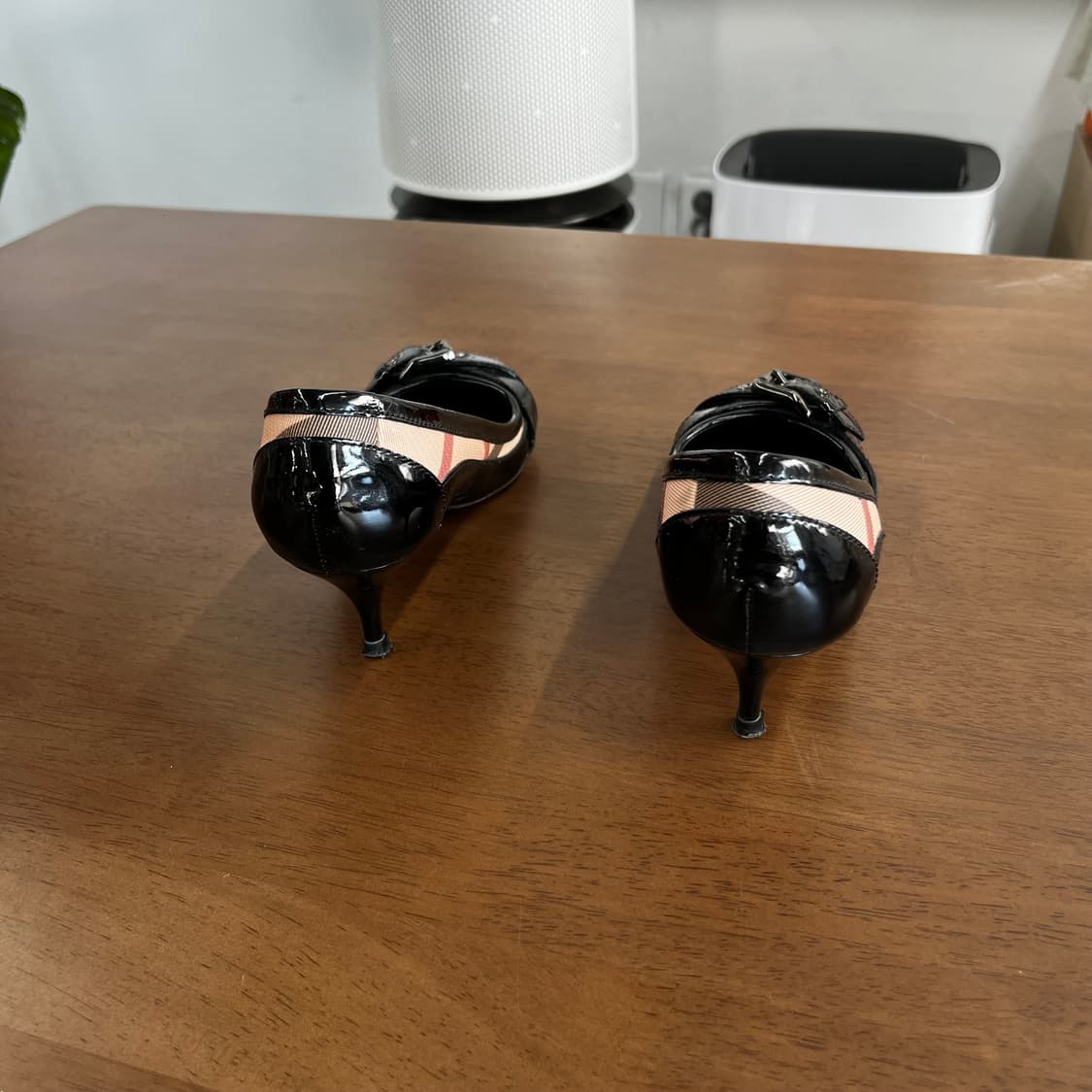 버버리 페이턴트 펌프스 35 상품이미지4