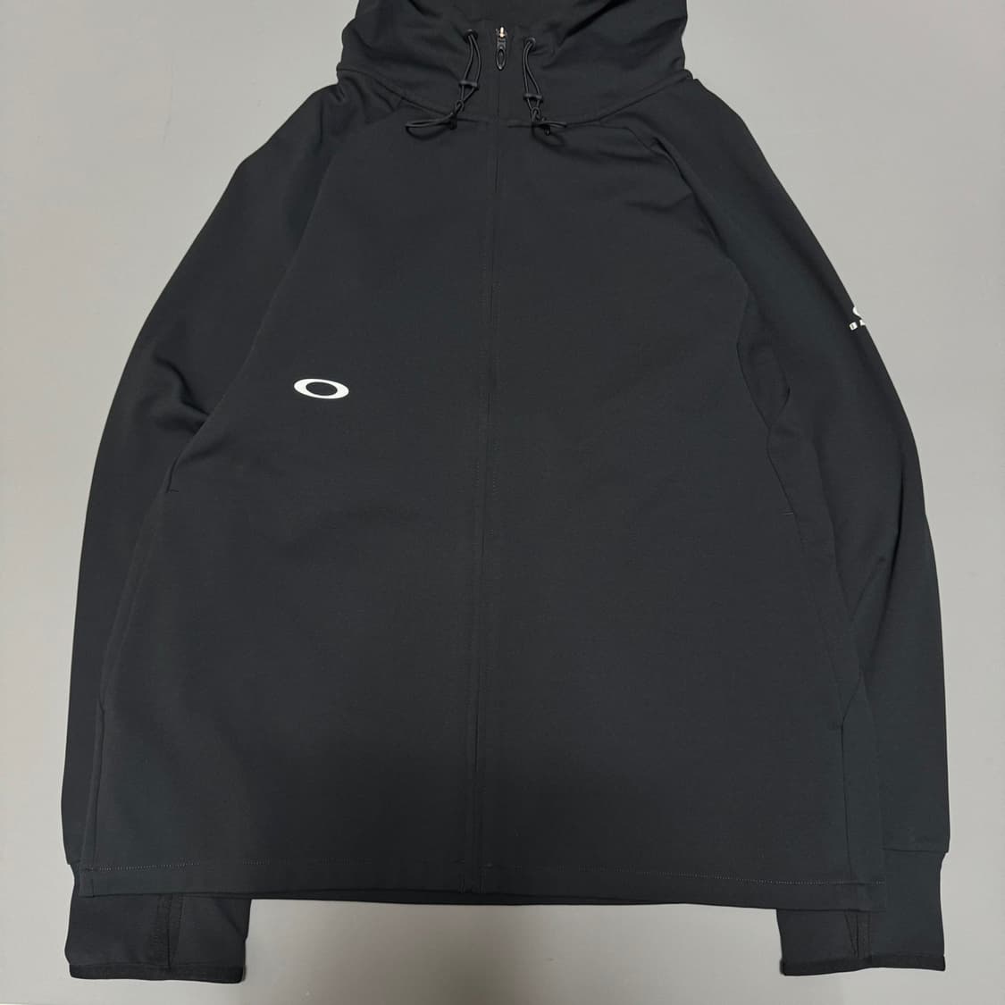 오클리(OAKLEY) 블랙컬러 인핸스 그리드 폴리에스터 후드 윈드브레이커 상품이미지8