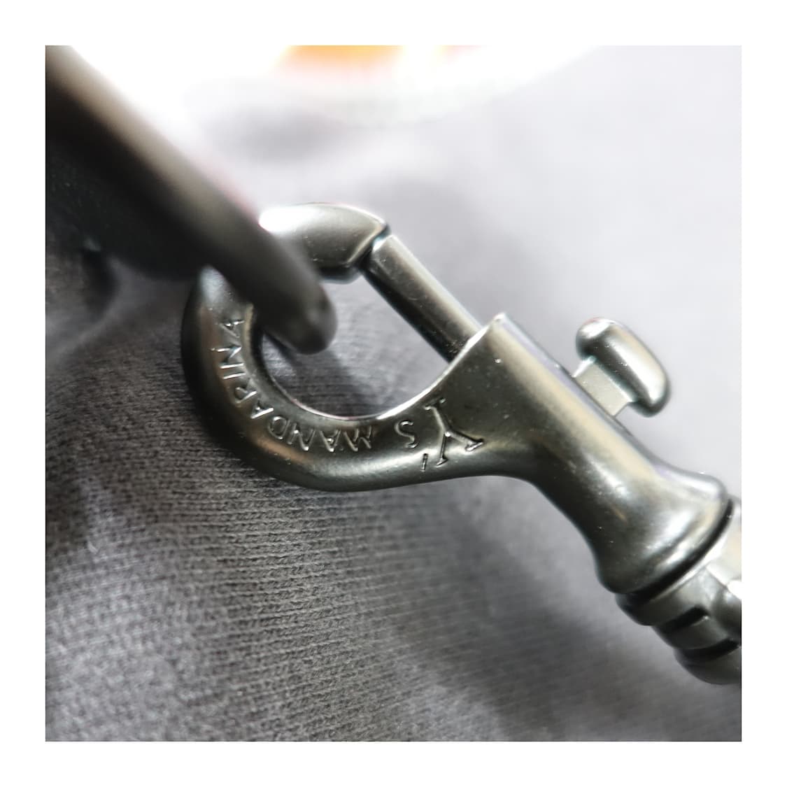 YS 요지야마모토 만다리나덕 송치 퍼 크로스백 상품이미지10