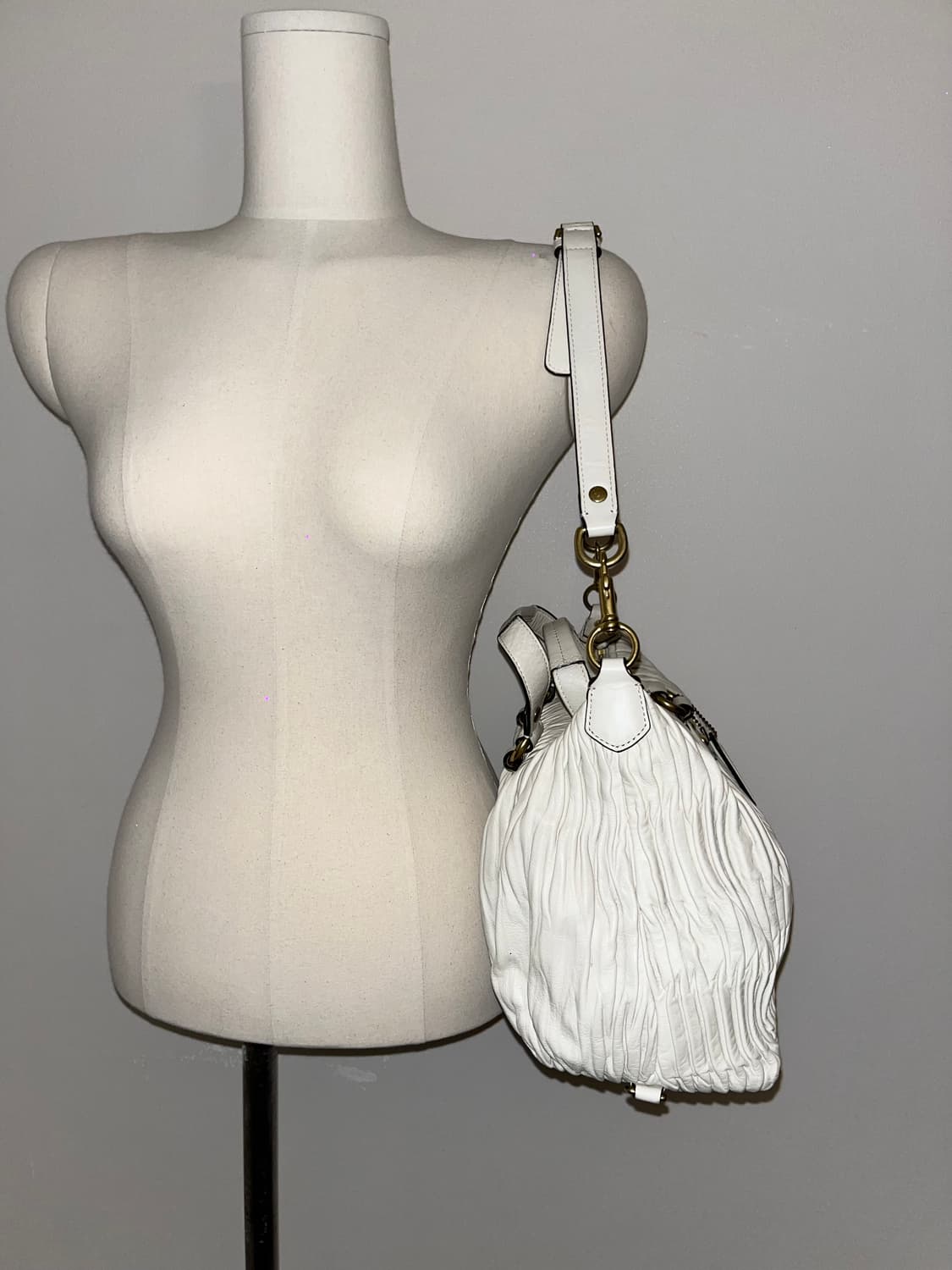 📦Coach All White shoulder bag 상품이미지4