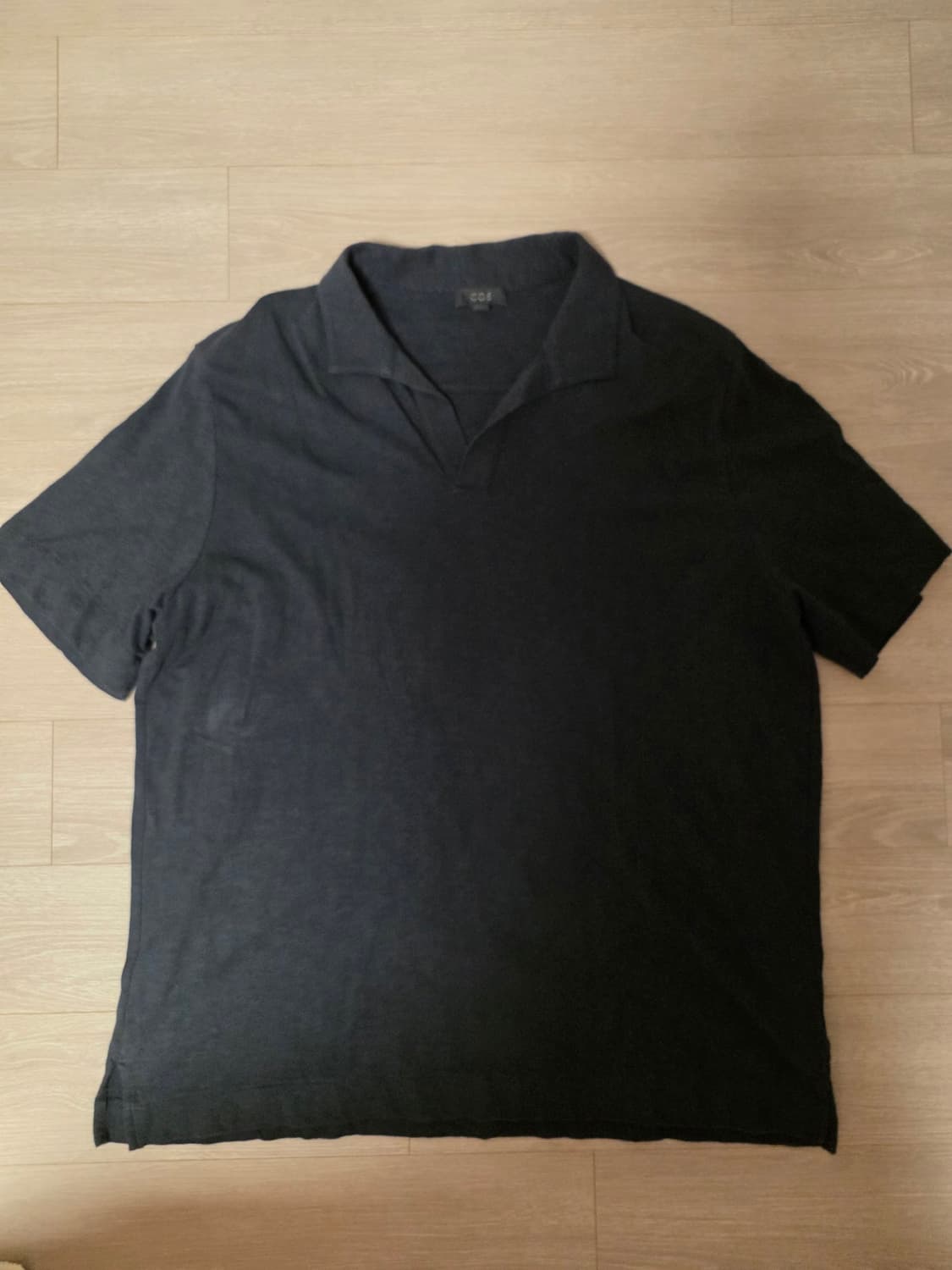 COS 반팔 Cotten 100%  Black 카라티 XL

Cotten 상품이미지1