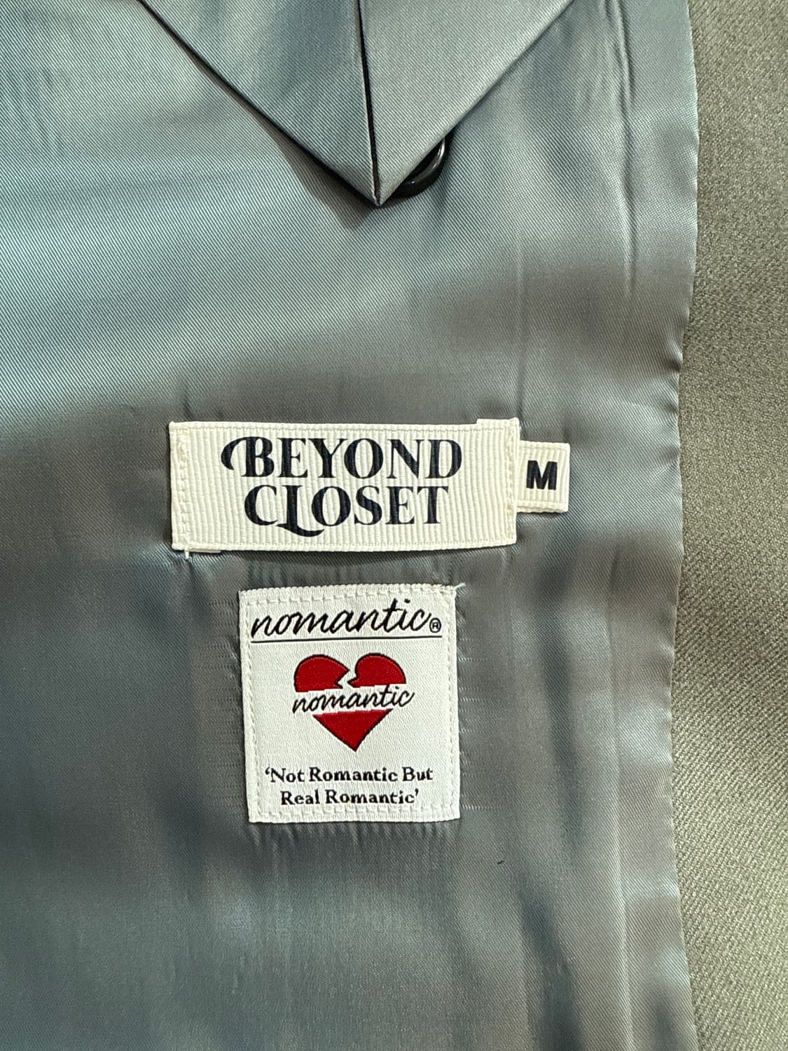 비욘드클로젯 노맨틱 아모레 피크드 라펠 자켓 토파즈 상품이미지3