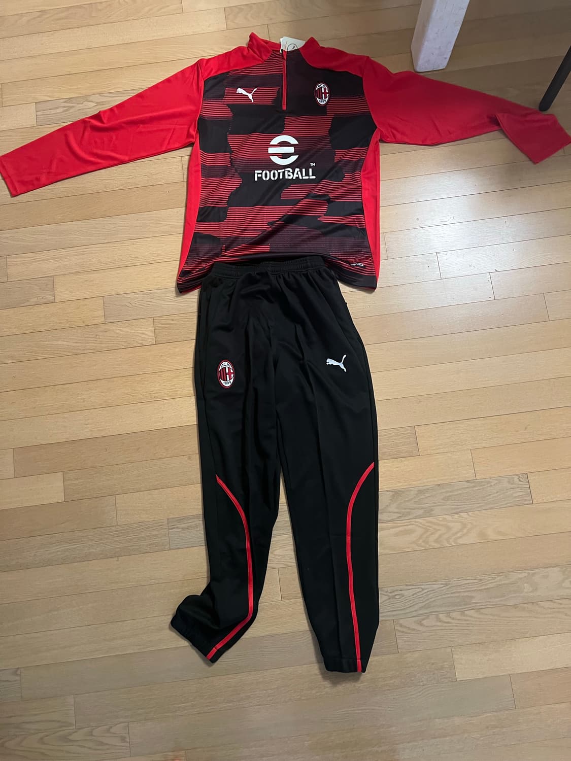 24-25 밀란 트레이닝 셋업 팝니다 (새상품) 상품이미지2