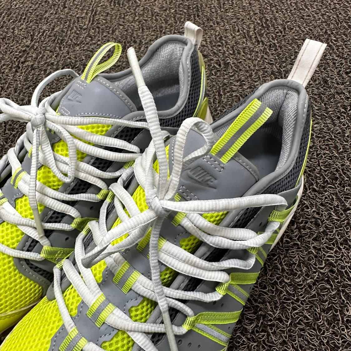 NIKE 나이키 클랏 줌 헤이븐 볼트 형광 운동화 300사이즈 상품이미지4
