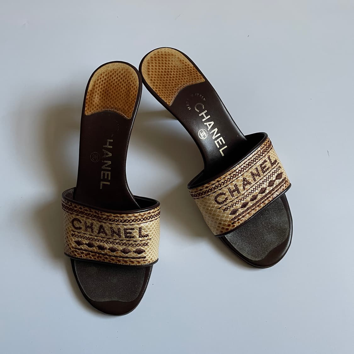 CHANEL 샤넬 로고 로우힐 뮬 상품이미지5