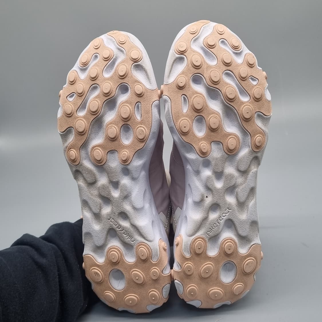 나이키 리액트 엘리먼트 핑크 운동화250 상품이미지3