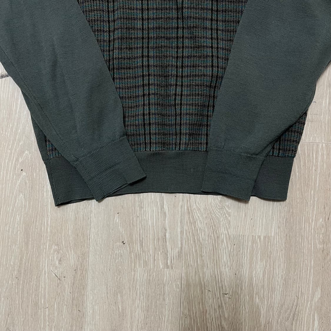 입생로랑 빈티지 멀티체크 자수 로고 카라 니트 M(95) 상품이미지6