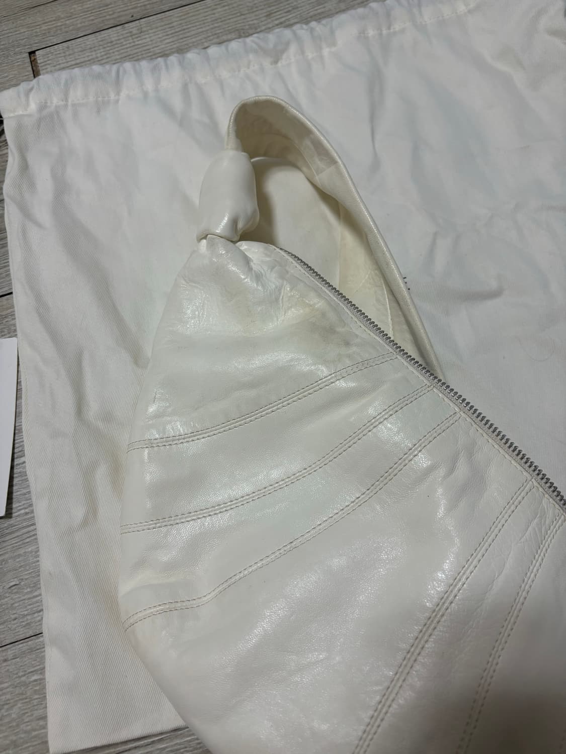 르메르 스몰 크루아상백 소프트 나파 레더 화이트 상품이미지5