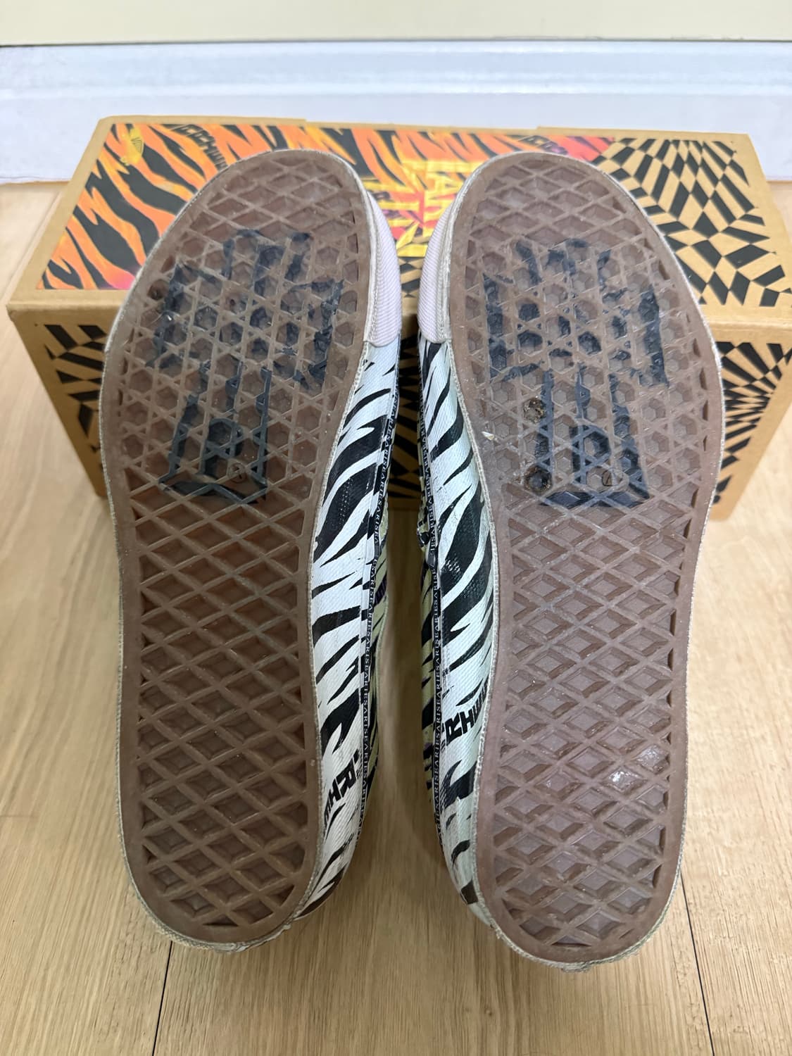 반스 볼트 x Aries OG 어센틱 LX 타이거 245 상품이미지8