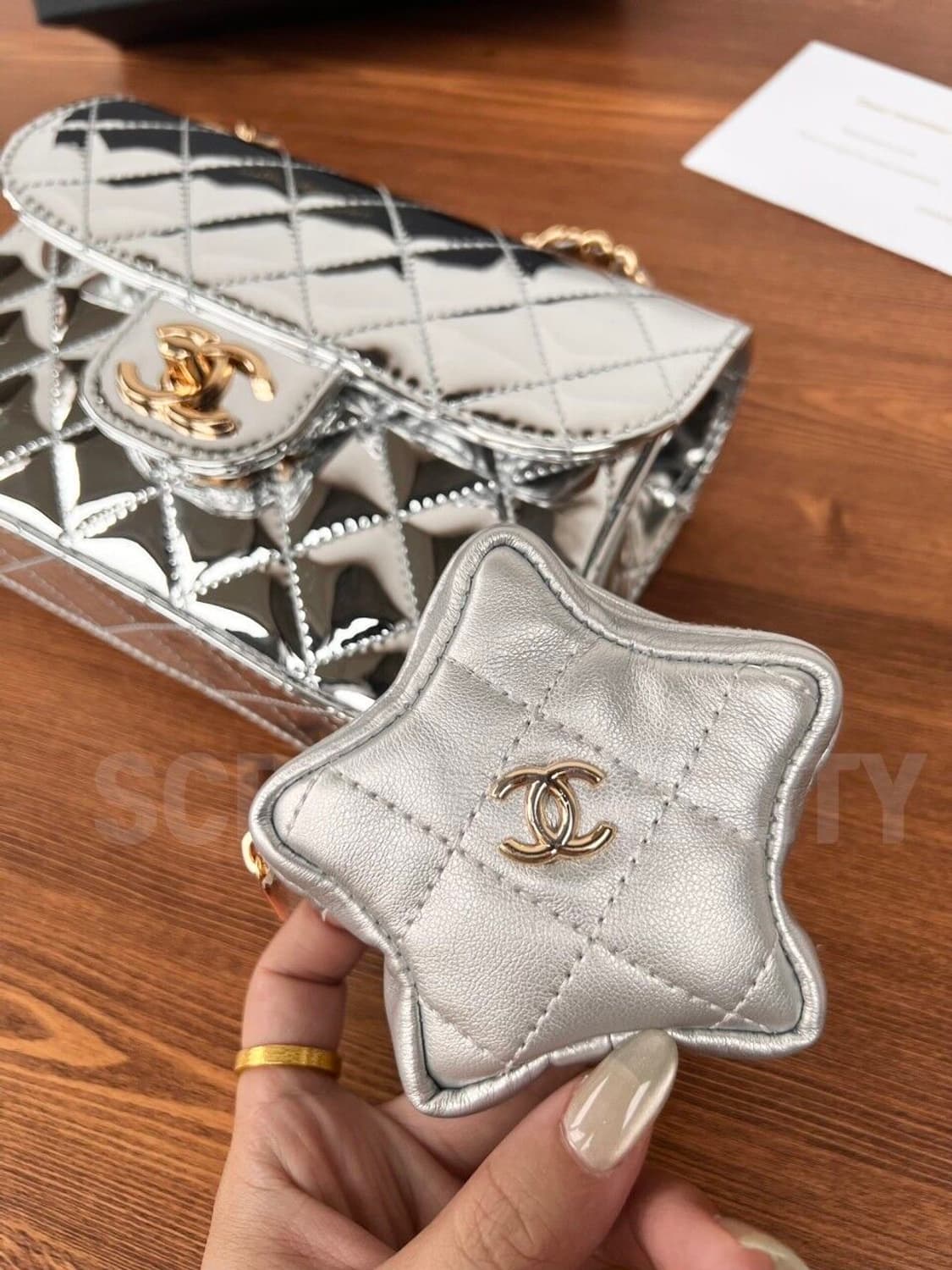 깜짝세일(새상품)정품 샤넬 메이크업 VIP 실버 메탈 크로스백 파우치 스 상품이미지3