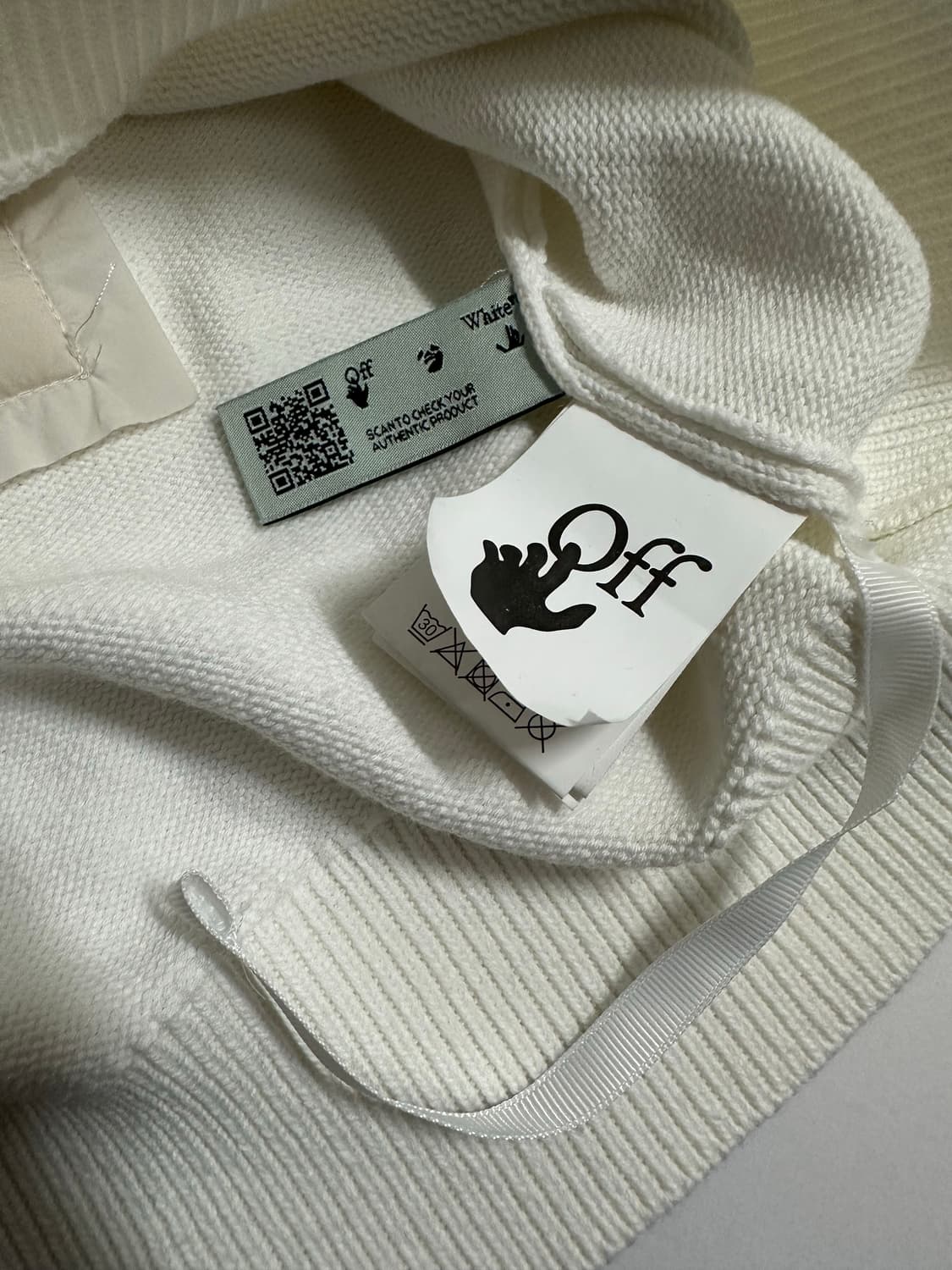 오프화이트 화이트 니트 스웨터 상품이미지4