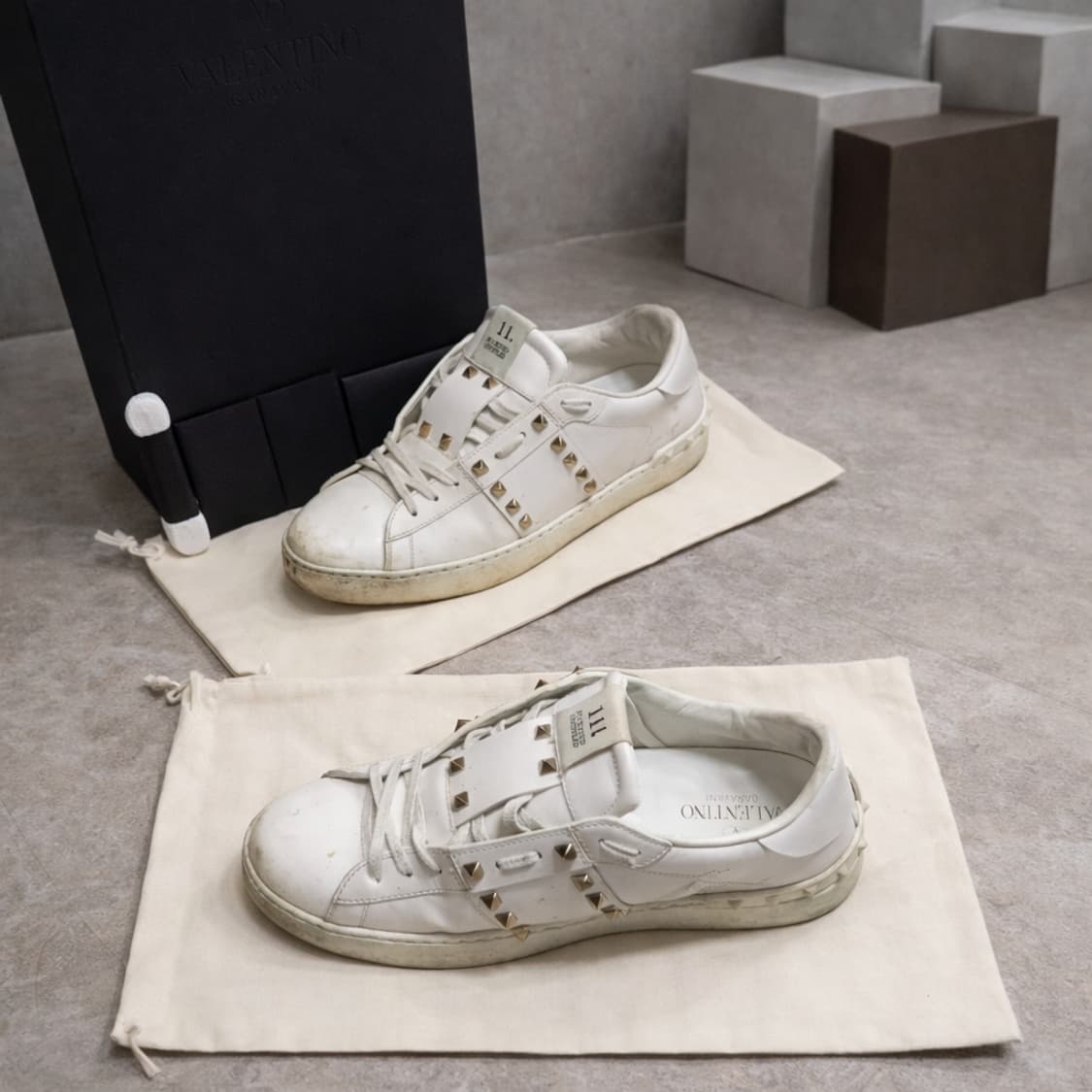 {클로젯}[42][풀구성]발렌티노 락스터드 언타이틀 스니커즈 상품이미지1