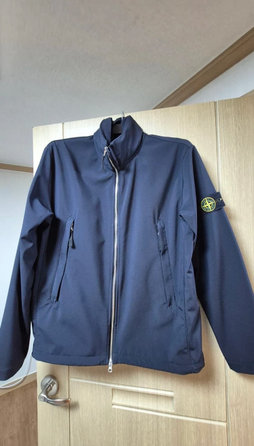 스톤아일랜드 라이트 소프트쉘 후드 자켓 블랙 XL 상품이미지2