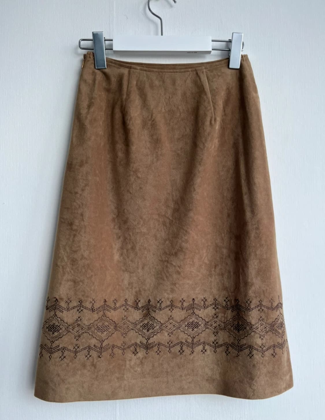 에스닉 패턴 스웨이드 미디 스커트 상품이미지1