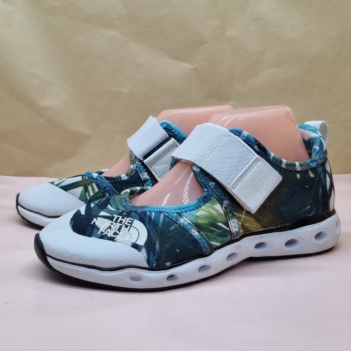 노스페이스 브리지튼 스포츠슈즈  240 상품이미지1