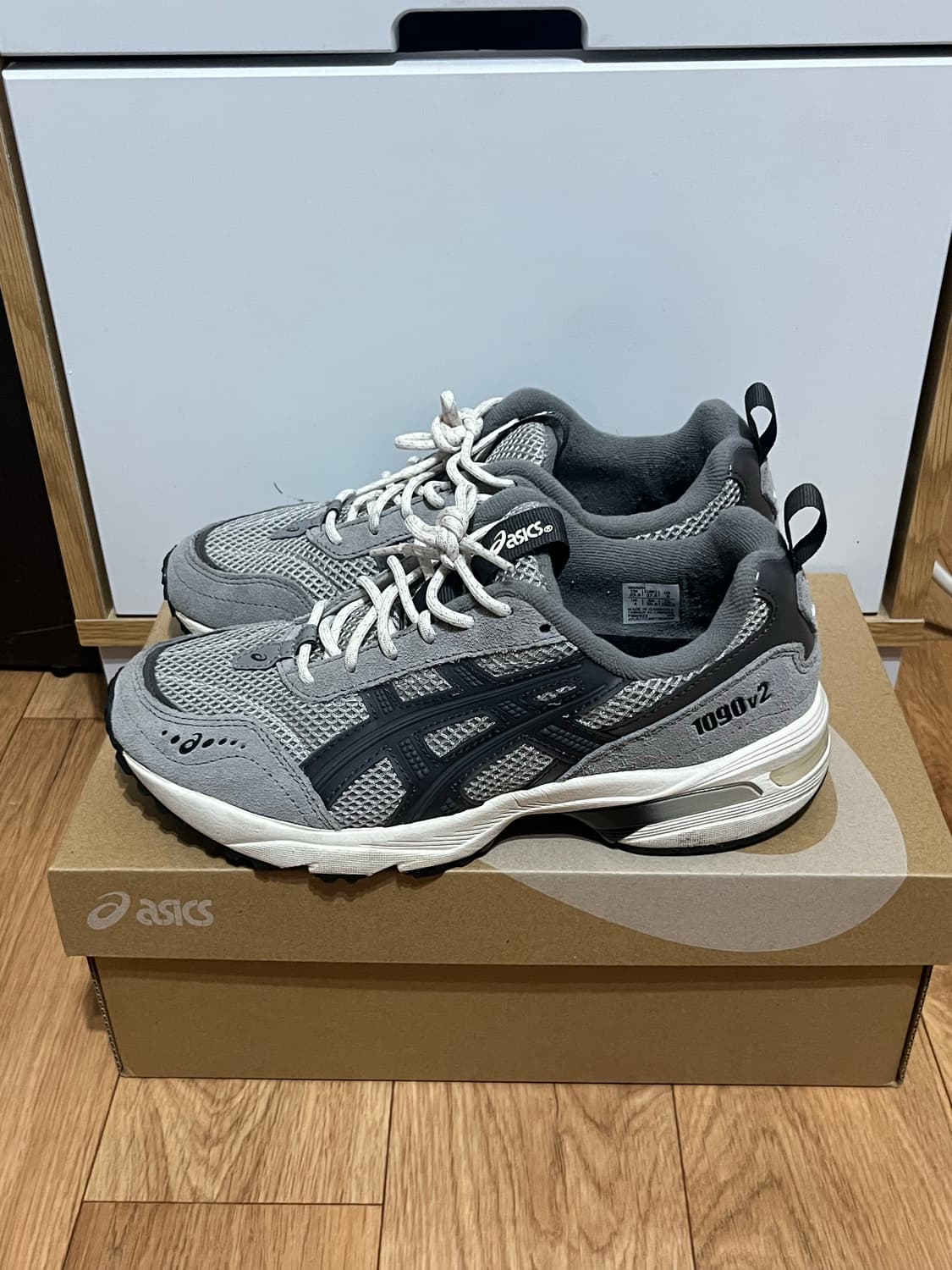 아식스 젤 1090 V2 OYSTER 상품이미지1