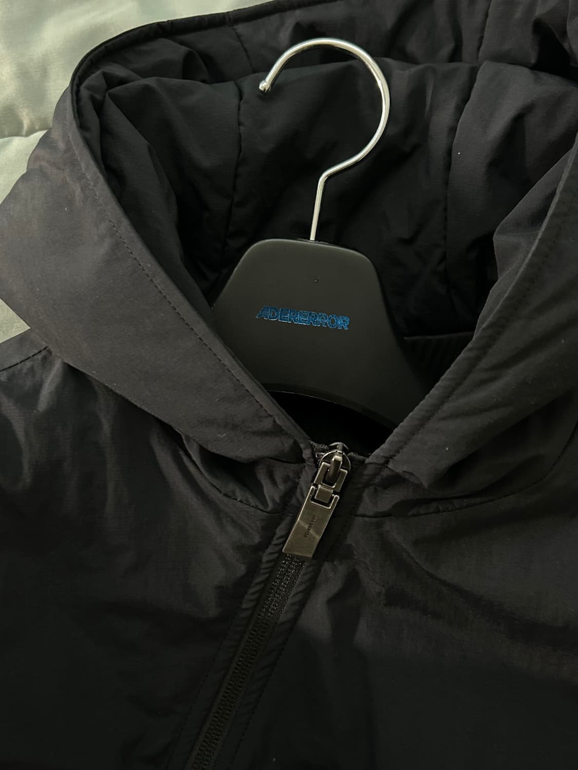 아더에러 (세미 오버사이즈 핏 우븐 패디드 후디 재킷) 상품이미지3