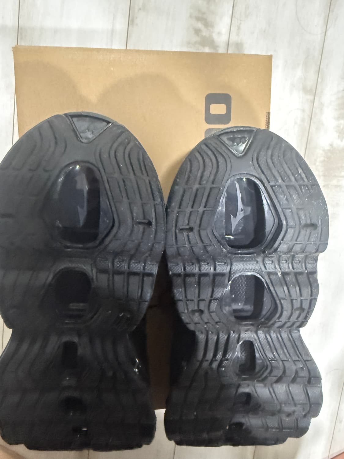 미즈노 웨이브 프로페시 LS GTX 275사이즈 팝니다 상품이미지5