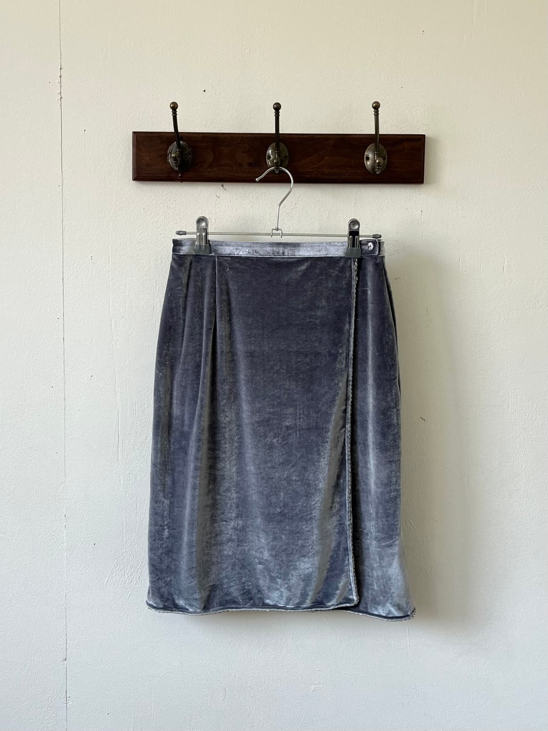 TRANS CONTINENTS 벨벳 랩 스커트 상품이미지1