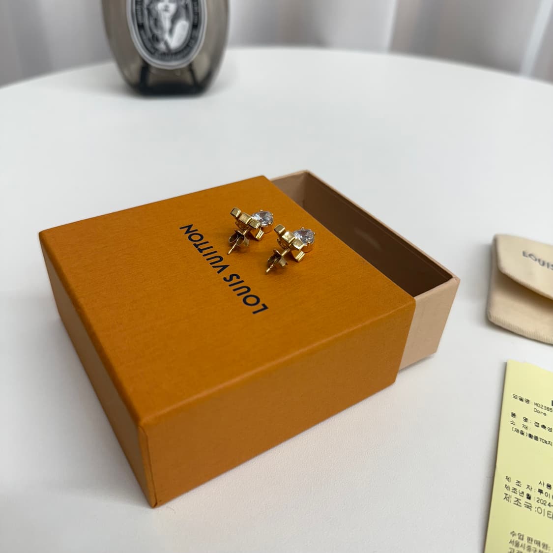 [신상] 루이비통 아이코닉 하트 귀걸이 골드 상품이미지4