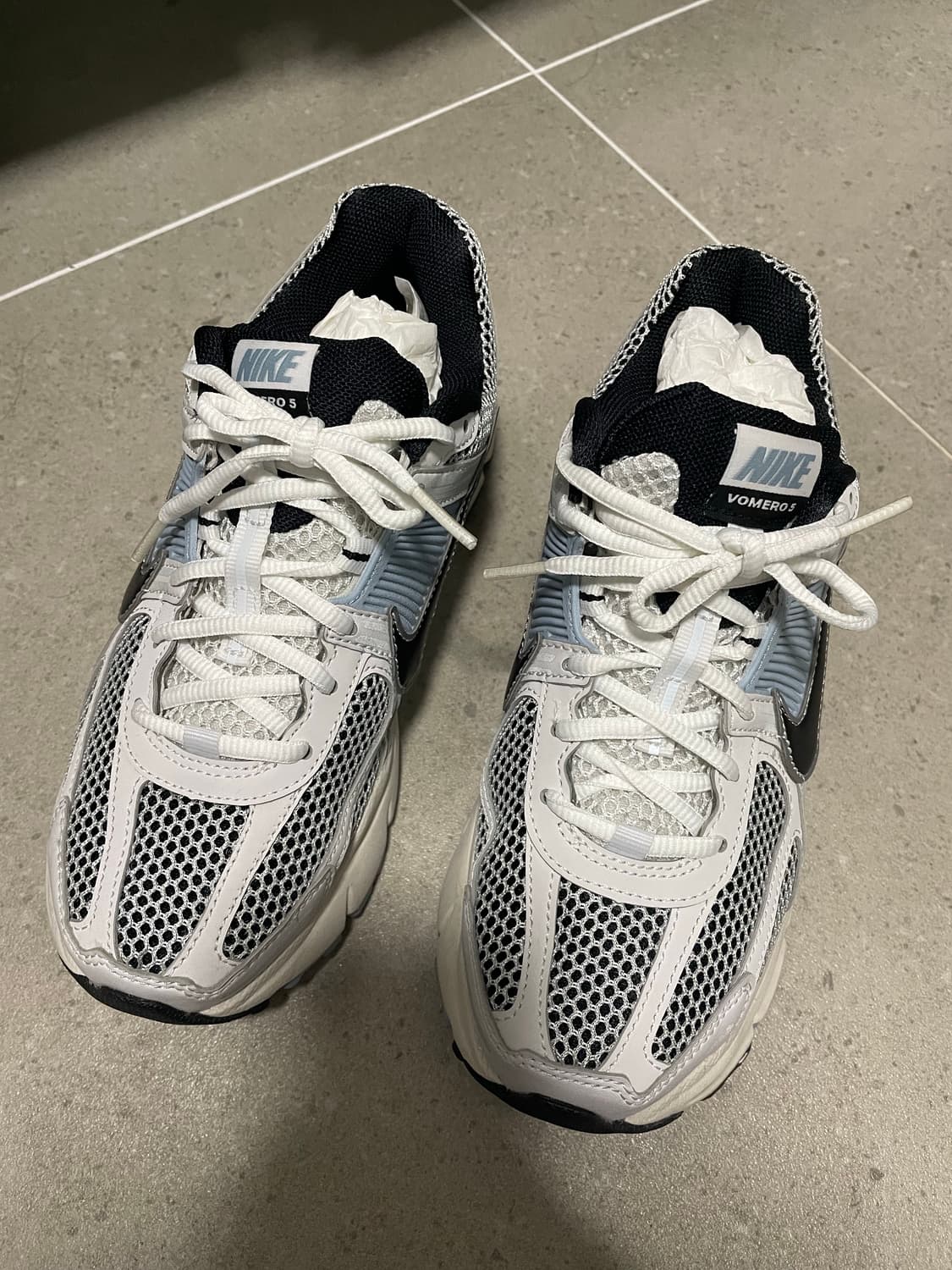 나이키 줌 보메로5 플래티넘 틴트블랙 (245) 상품이미지3