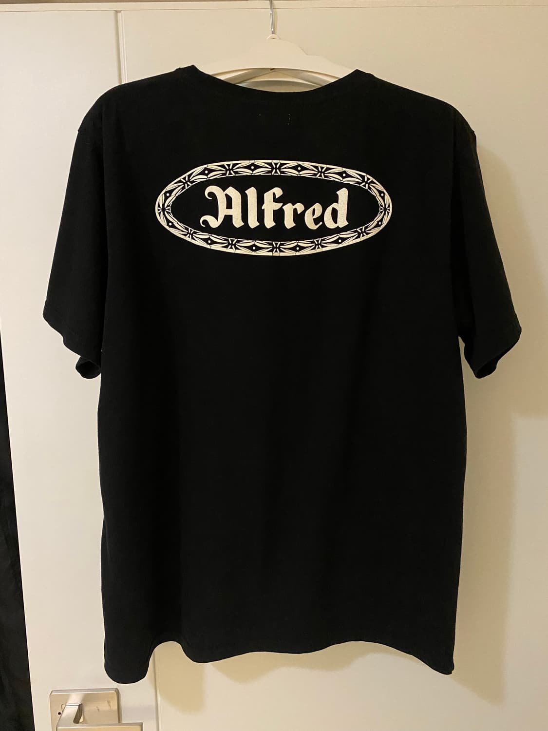 [M] 알프레드 블랙 반팔 티셔츠 상품이미지2