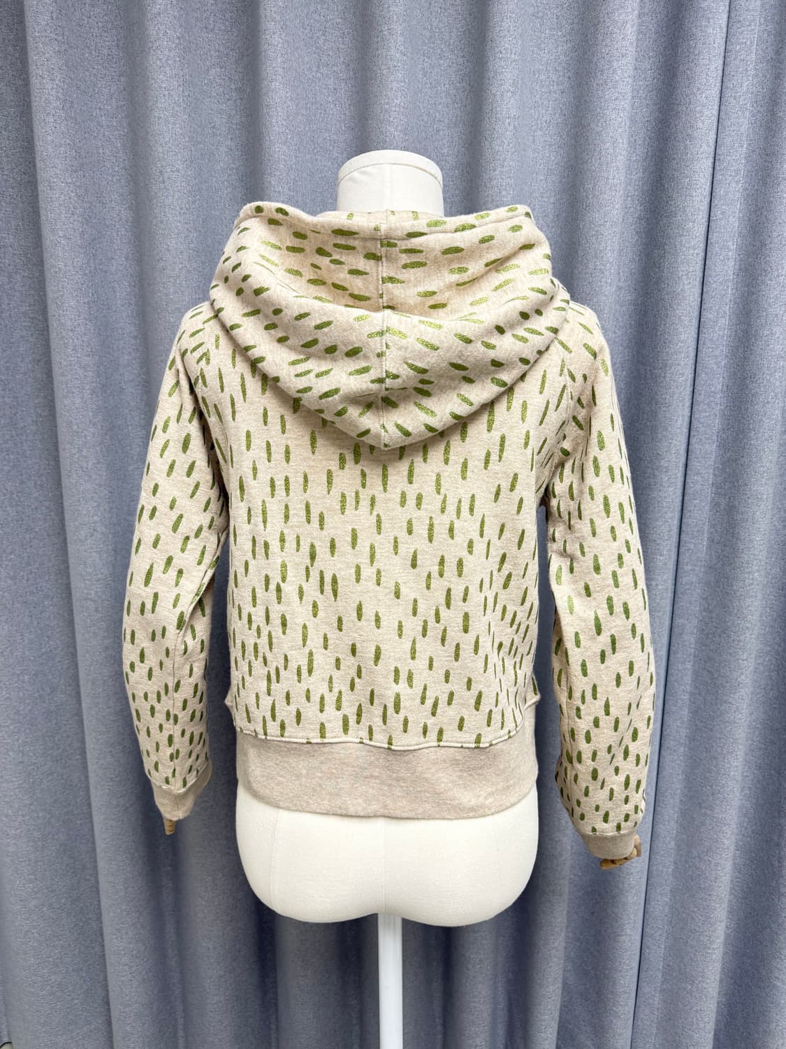 츠모리 치사토 글리터 드롭 패턴 후드집업 상품이미지2