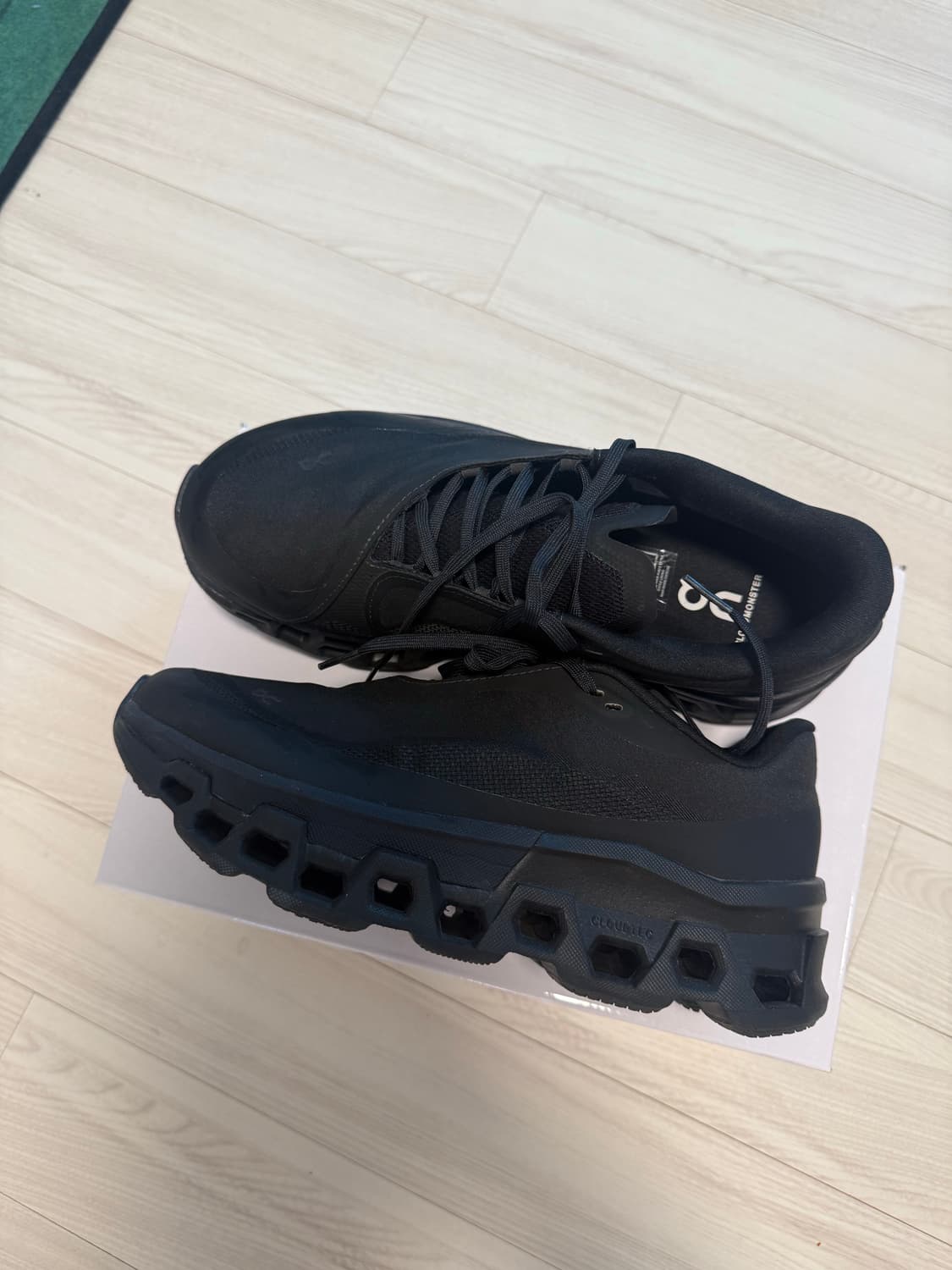 온 러닝 X 파프 콜라보 클라우드몬스터 2 블랙 마그넷 260 상품이미지2