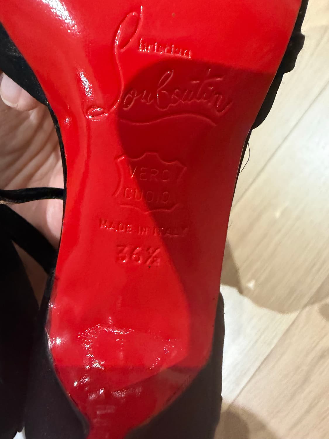 크리스찬루부탱 새틴 힐  상품이미지5