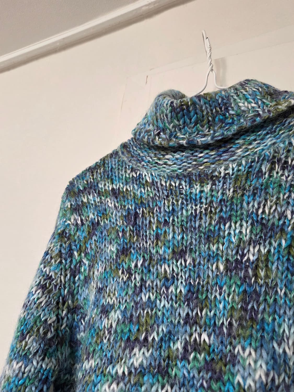 바다색 three&two one 터틀넥 니트 상품이미지3