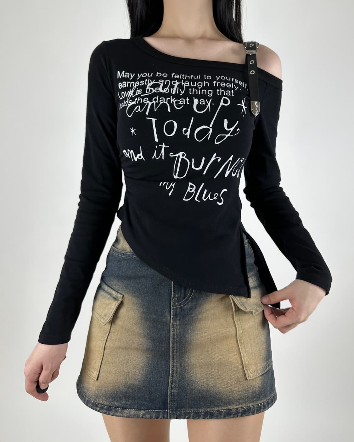 블랙 레터링 언발 긴팔티 상품이미지1