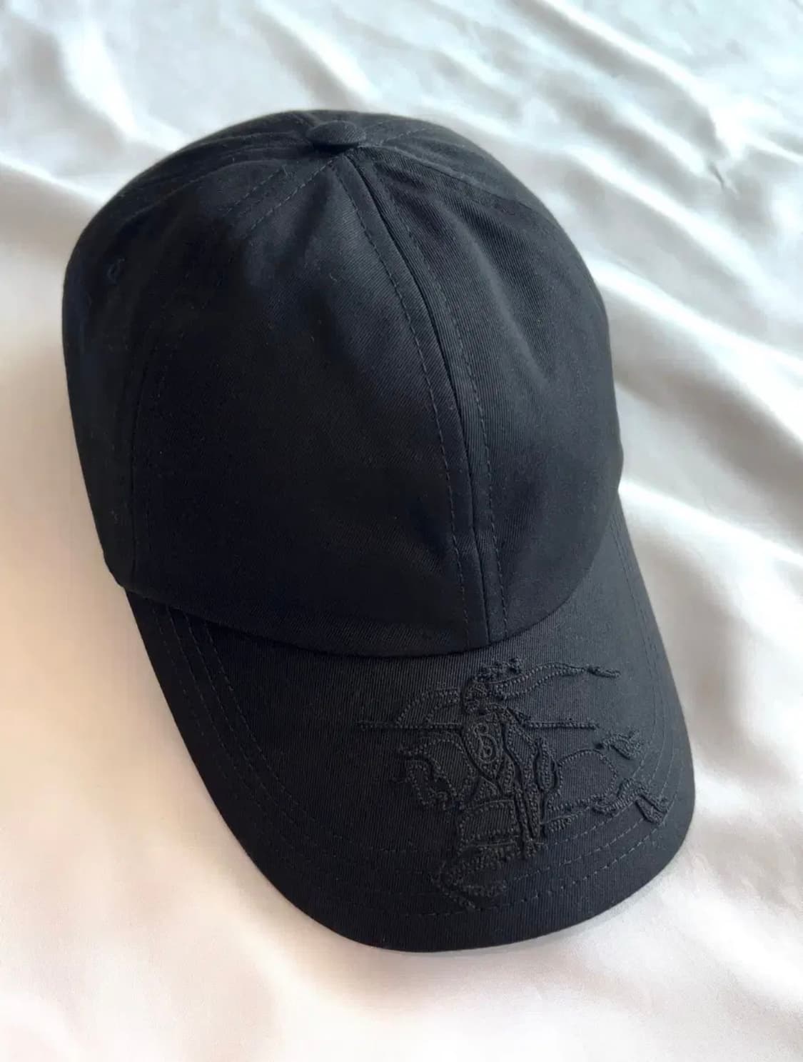 (무료배송 미실착/택O) 버버리 자수 볼캡 모자 EKD 블랙 상품이미지1